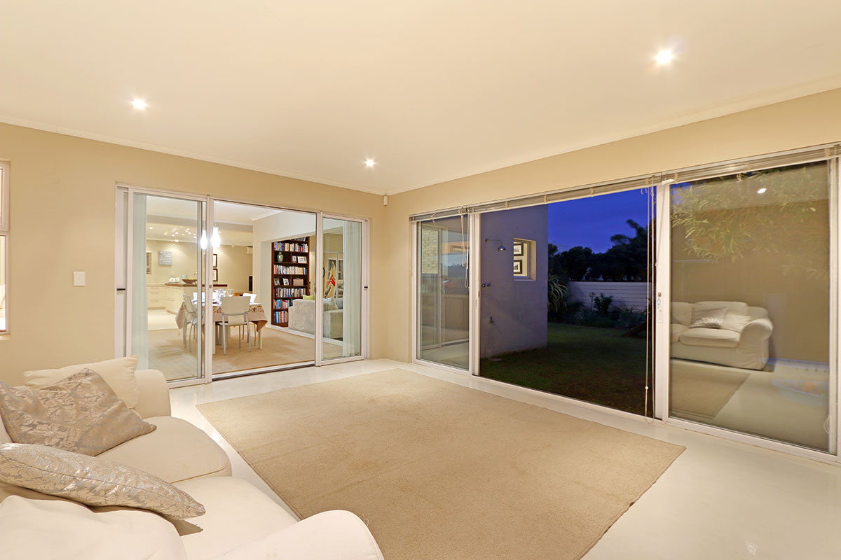 Photo 12 of Cowrie Villa 5 accommodation in Sunset Beach, Cape Town with 4 bedrooms and 3 bathrooms
