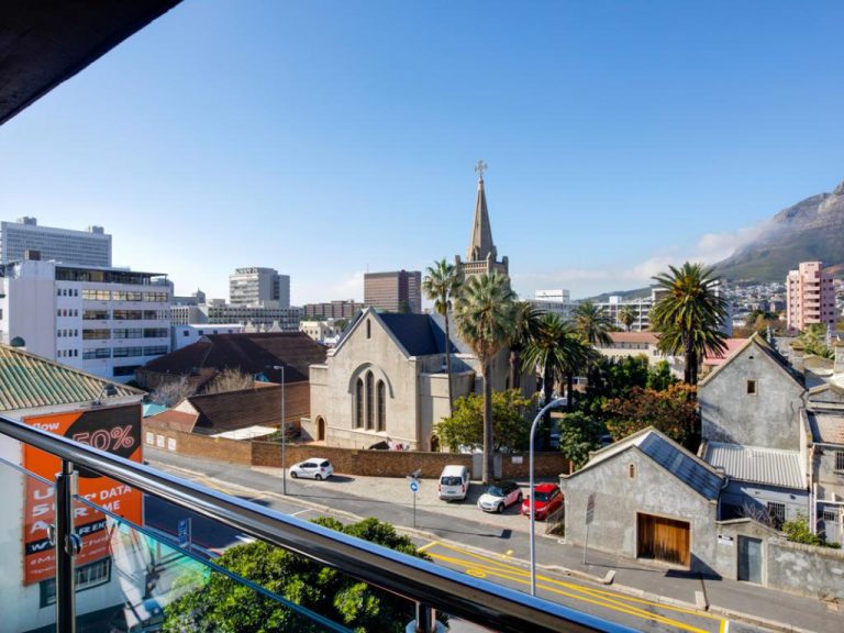 Photo 1 of Danbury Apartment accommodation in City Centre, Cape Town with 1 bedrooms and 1 bathrooms