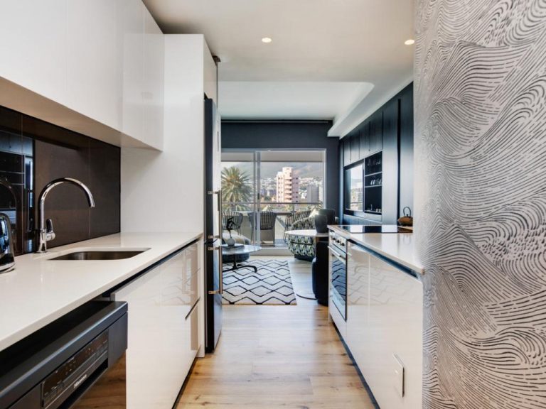 Photo 13 of Danbury Apartment accommodation in City Centre, Cape Town with 1 bedrooms and 1 bathrooms