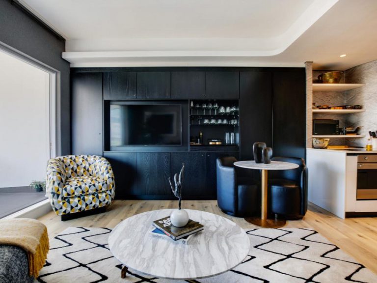 Photo 16 of Danbury Apartment accommodation in City Centre, Cape Town with 1 bedrooms and 1 bathrooms