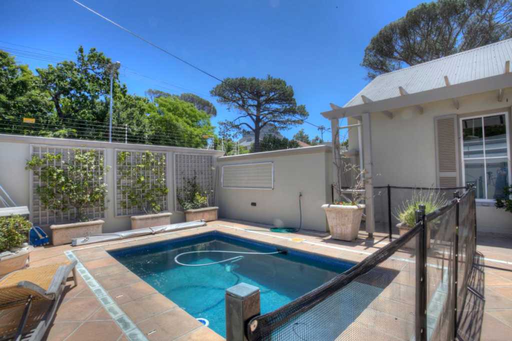 Photo 1 of Danning Residence accommodation in Oranjezicht, Cape Town with 4 bedrooms and 4 bathrooms