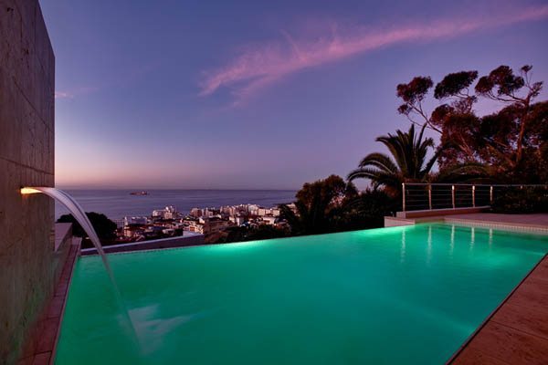 Photo 2 of De Wet Elegance accommodation in Bantry Bay, Cape Town with 3 bedrooms and 2.5 bathrooms