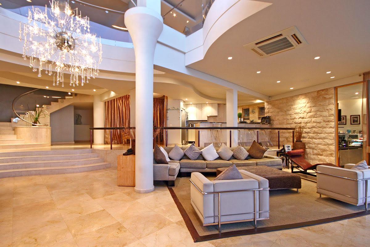 Photo 11 of De Wet Grand accommodation in Bantry Bay, Cape Town with 5 bedrooms and 5 bathrooms