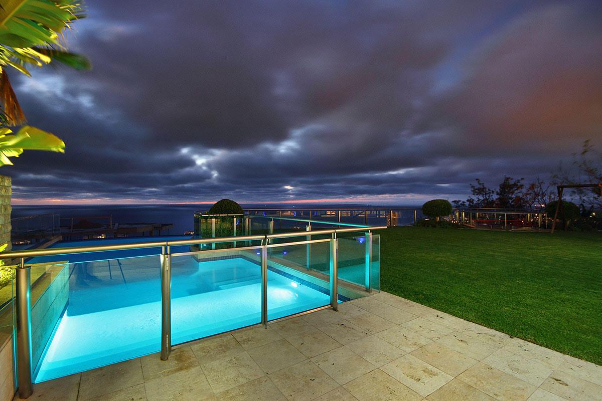 Photo 14 of De Wet Grand accommodation in Bantry Bay, Cape Town with 5 bedrooms and 5 bathrooms
