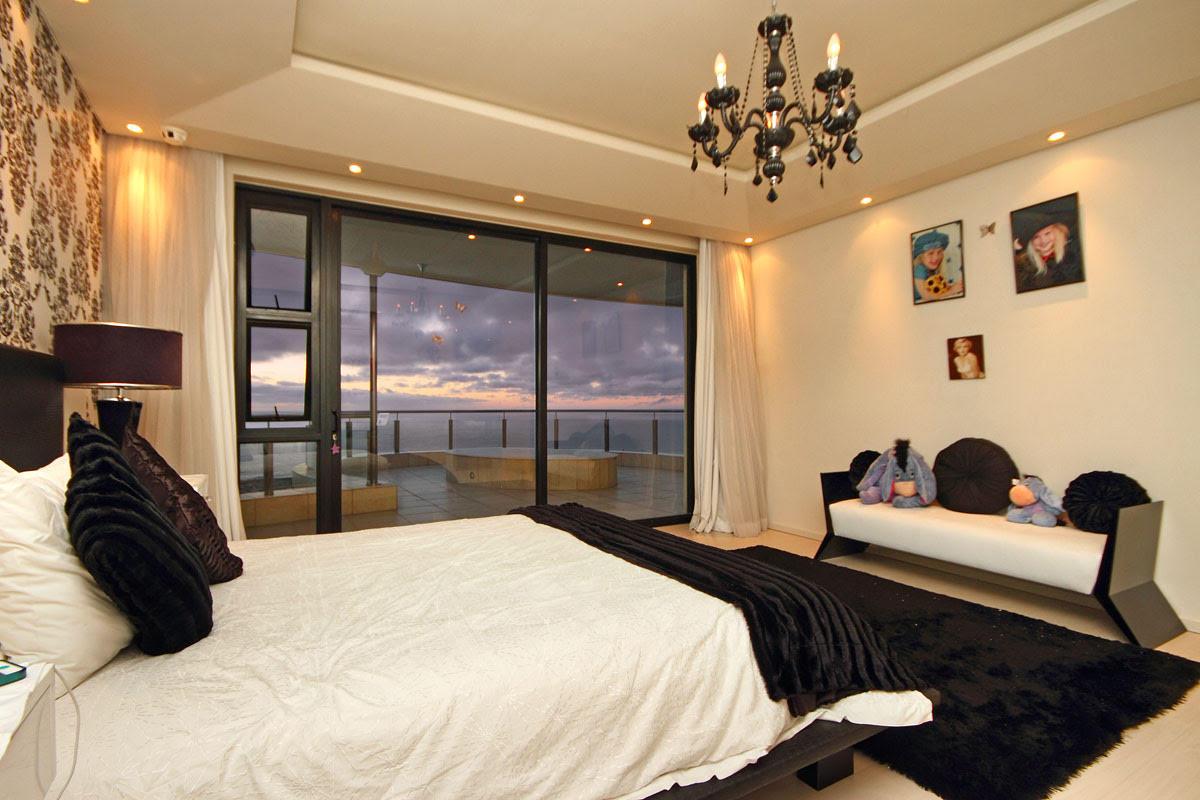Photo 19 of De Wet Grand accommodation in Bantry Bay, Cape Town with 5 bedrooms and 5 bathrooms