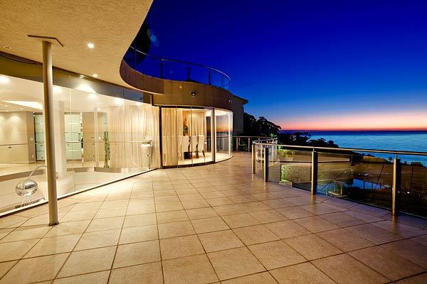 Photo 4 of De Wet Grand accommodation in Bantry Bay, Cape Town with 5 bedrooms and 5 bathrooms