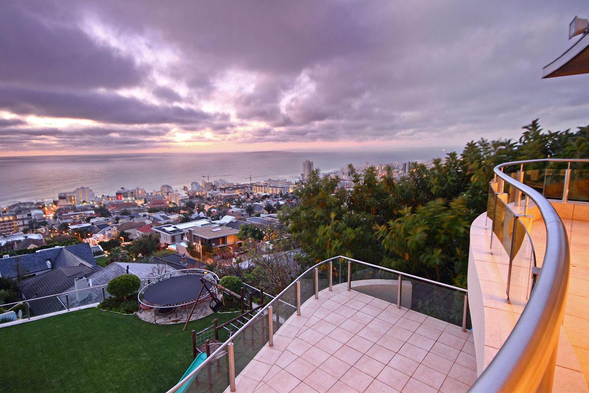 Photo 7 of De Wet Grand accommodation in Bantry Bay, Cape Town with 5 bedrooms and 5 bathrooms