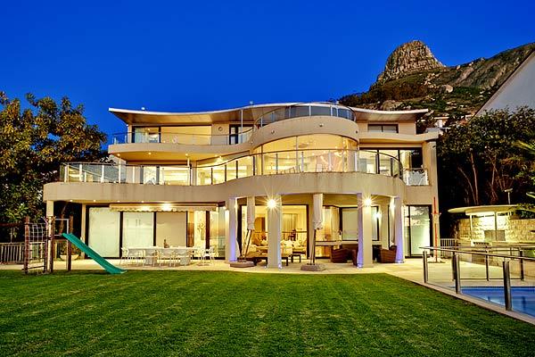 Photo 1 of De Wet Grand accommodation in Bantry Bay, Cape Town with 5 bedrooms and 5 bathrooms