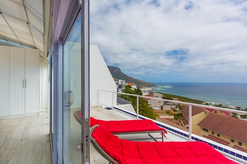 Photo 11 of Deep Blue Oyster accommodation in Camps Bay, Cape Town with 2 bedrooms and 1 bathrooms