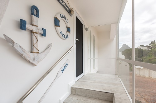 Photo 5 of Deep Blue Oyster accommodation in Camps Bay, Cape Town with 2 bedrooms and 1 bathrooms