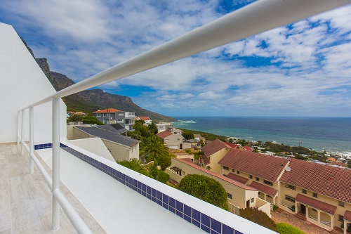 Photo 8 of Deep Blue Oyster accommodation in Camps Bay, Cape Town with 2 bedrooms and 1 bathrooms