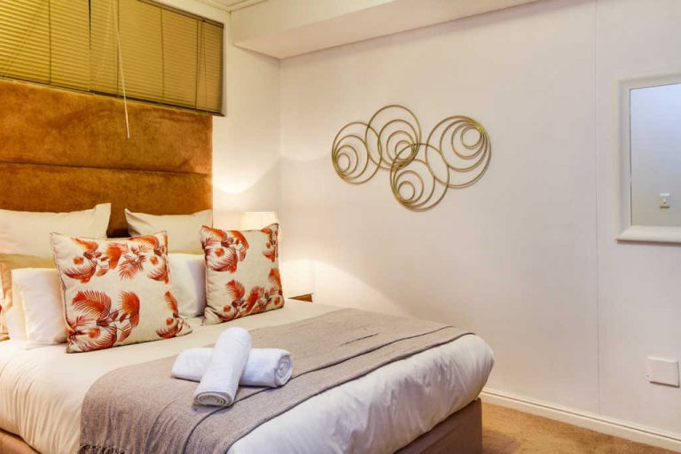 Photo 2 of Dockside 805 accommodation in De Waterkant, Cape Town with 1 bedrooms and 1 bathrooms