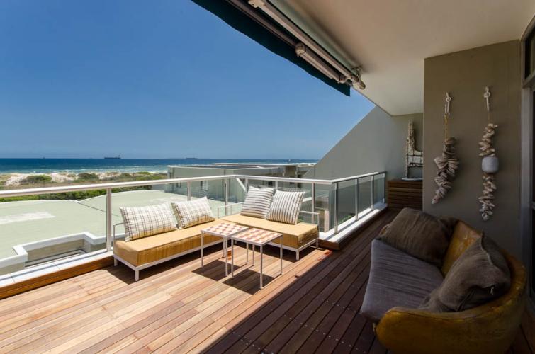 Photo 14 of Dolphin Beach Apartment accommodation in Bloubergstrand, Cape Town with 3 bedrooms and  bathrooms