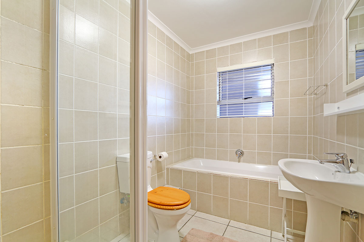 Photo 8 of Dolphin Ridge A2 accommodation in Bloubergstrand, Cape Town with 3 bedrooms and 2 bathrooms