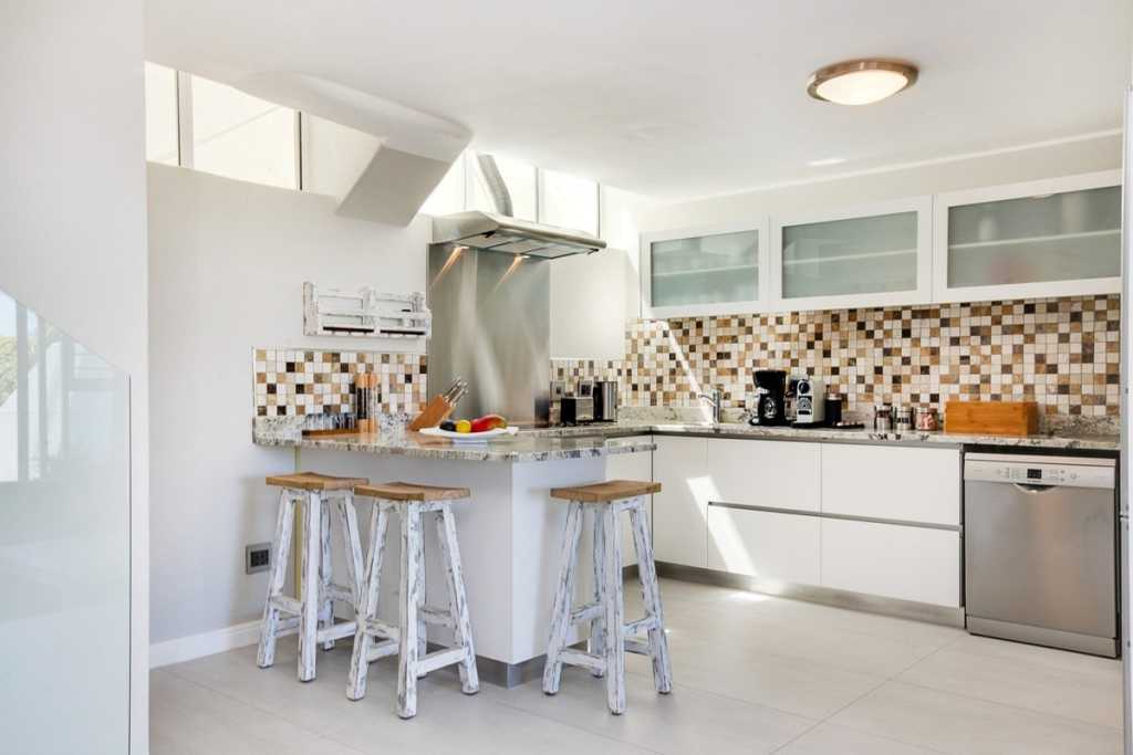 Photo 3 of Driftwood accommodation in Camps Bay, Cape Town with 2 bedrooms and 2 bathrooms