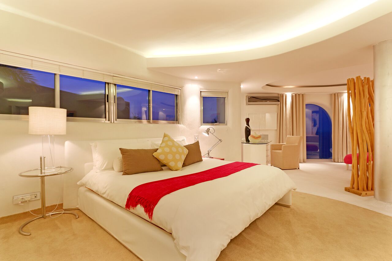 Photo 19 of Eagles Rock Villa accommodation in Bantry Bay, Cape Town with 6 bedrooms and 6 bathrooms