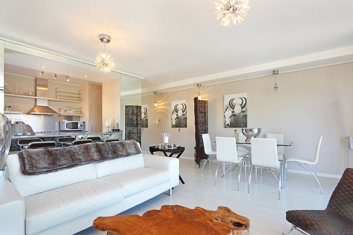 Photo 2 of Eclipse accommodation in Green Point, Cape Town with 1 bedrooms and 1 bathrooms