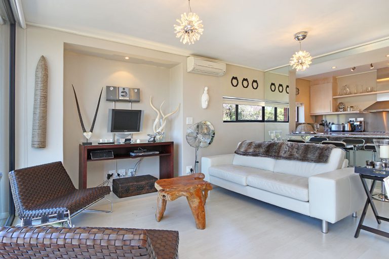 Photo 3 of Eclipse accommodation in Green Point, Cape Town with 1 bedrooms and 1 bathrooms
