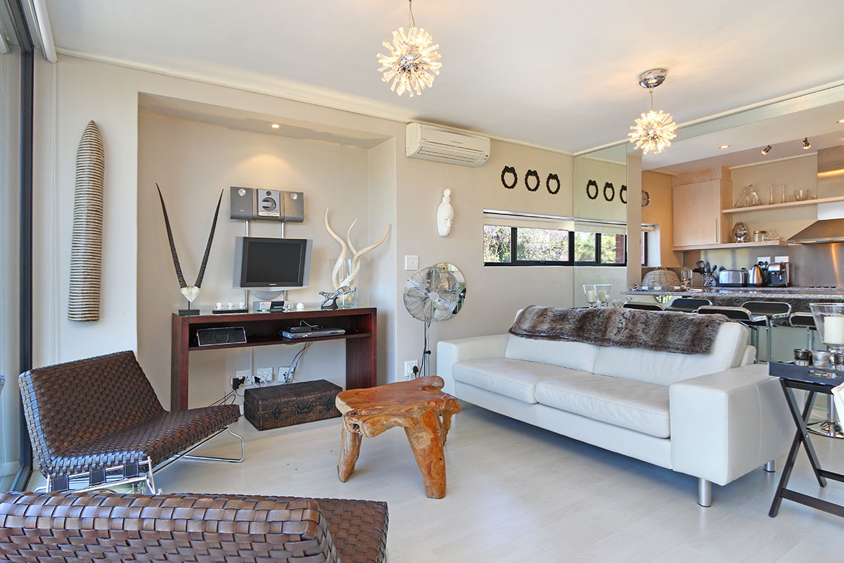 Photo 3 of Eclipse accommodation in Green Point, Cape Town with 1 bedrooms and 1 bathrooms