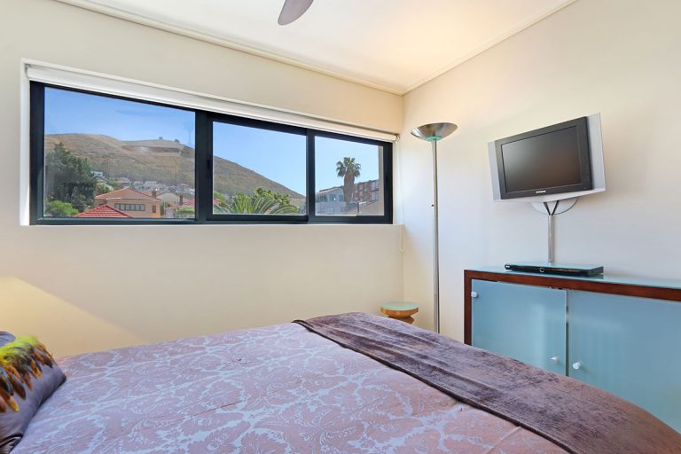 Photo 6 of Eclipse accommodation in Green Point, Cape Town with 1 bedrooms and 1 bathrooms