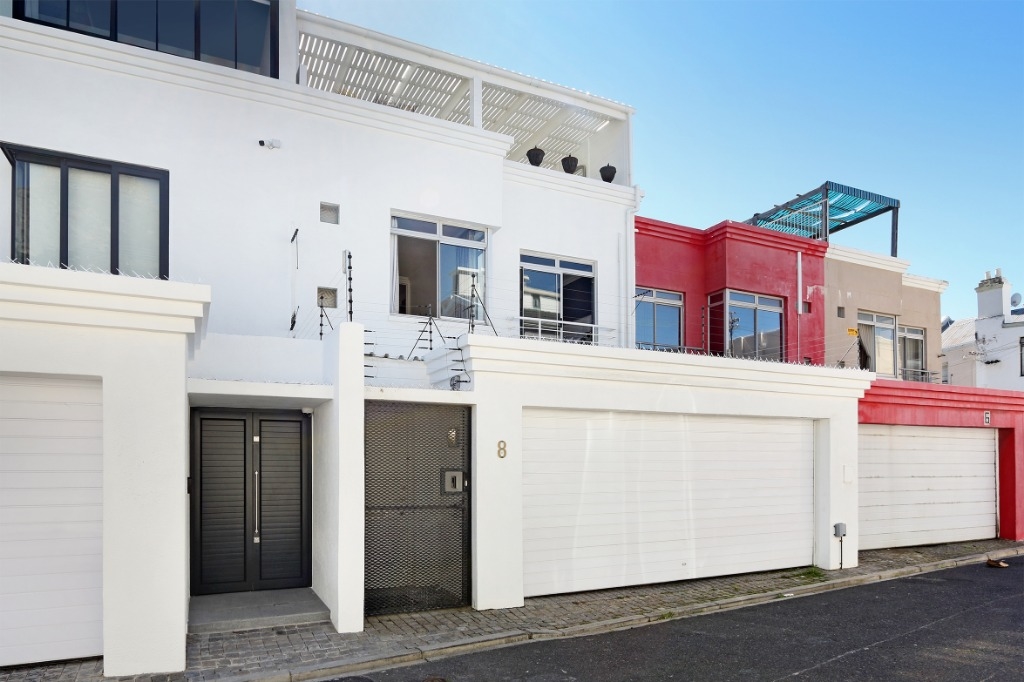 Photo 14 of Edgewater House accommodation in Bantry Bay, Cape Town with 3 bedrooms and 2 bathrooms
