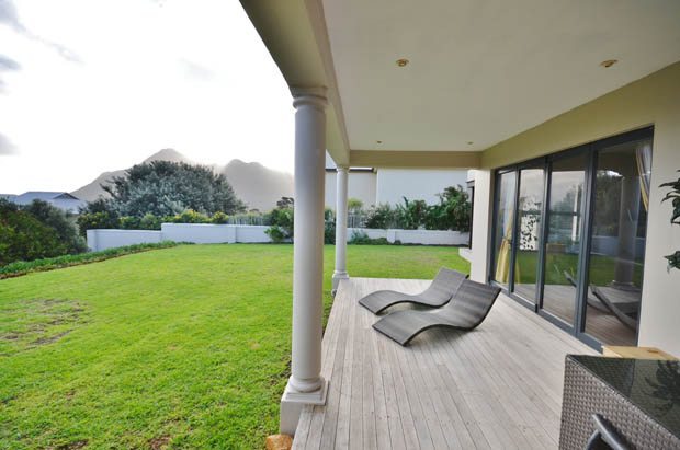 Photo 3 of Emerald Way accommodation in Noordhoek, Cape Town with 3 bedrooms and 2 bathrooms
