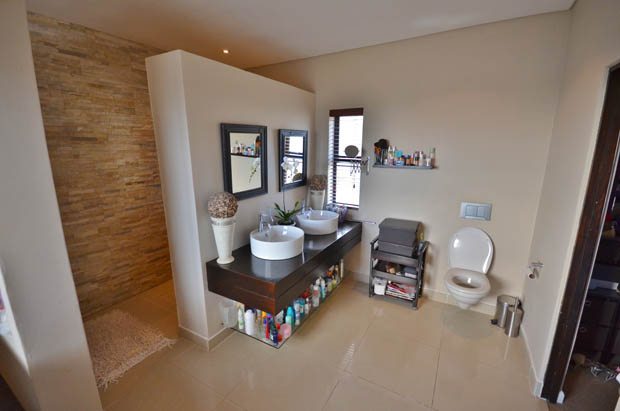 Photo 12 of Emerald Way accommodation in Noordhoek, Cape Town with 3 bedrooms and 2 bathrooms