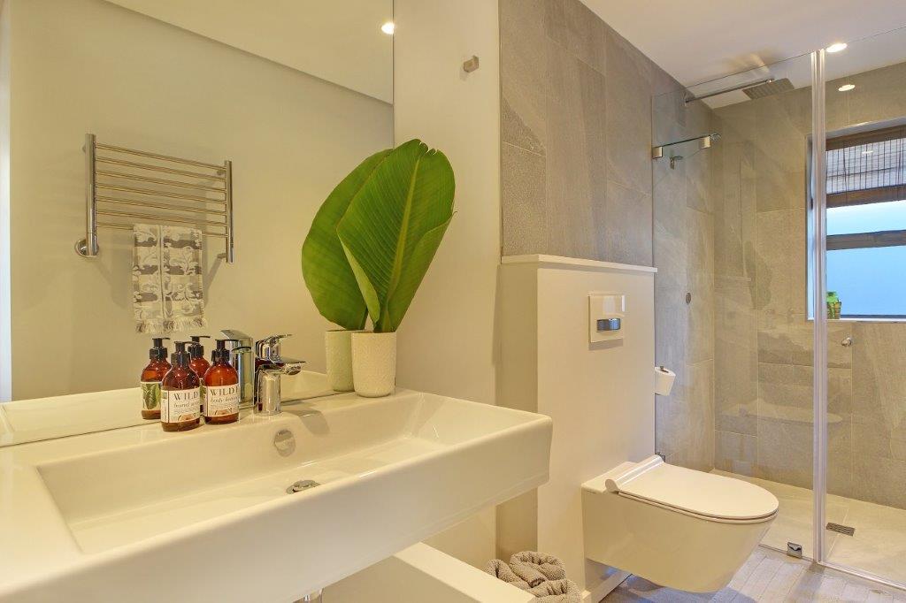 Photo 17 of Evergold accommodation in Sea Point, Cape Town with 2 bedrooms and 2 bathrooms