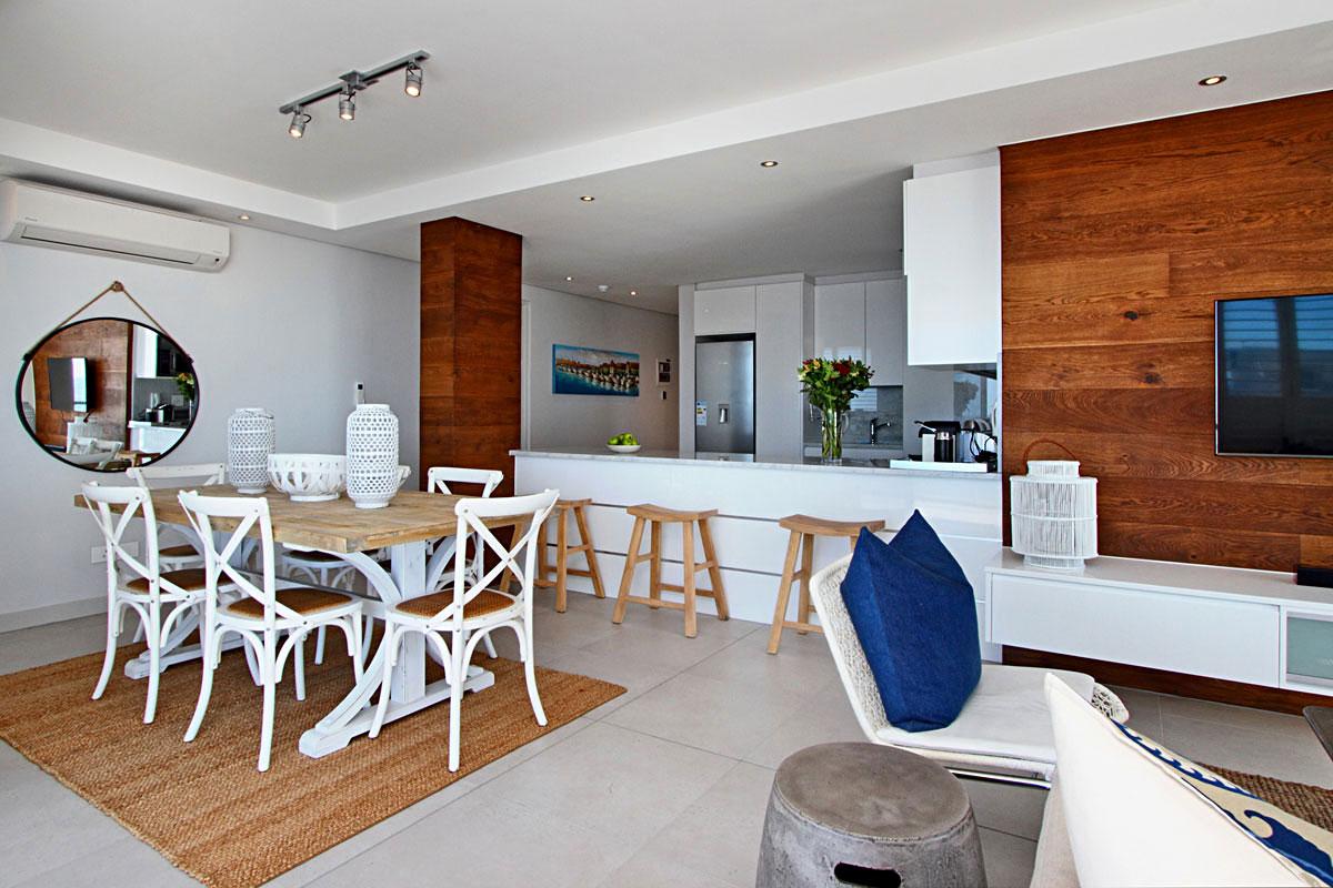 Photo 2 of Fairmont 1001 accommodation in Sea Point, Cape Town with 3 bedrooms and 2 bathrooms