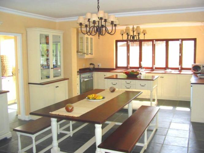 Photo 11 of Fernwood Villa accommodation in Newlands, Cape Town with 5 bedrooms and 3 bathrooms