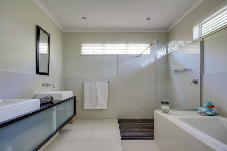 Photo 13 of Finchley 2 accommodation in Camps Bay, Cape Town with 5 bedrooms and 4 bathrooms