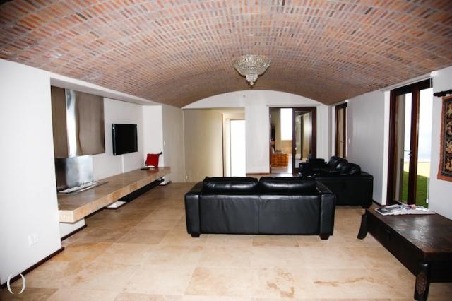 Photo 9 of Fishermans Bend accommodation in Llandudno, Cape Town with 4 bedrooms and 4 bathrooms