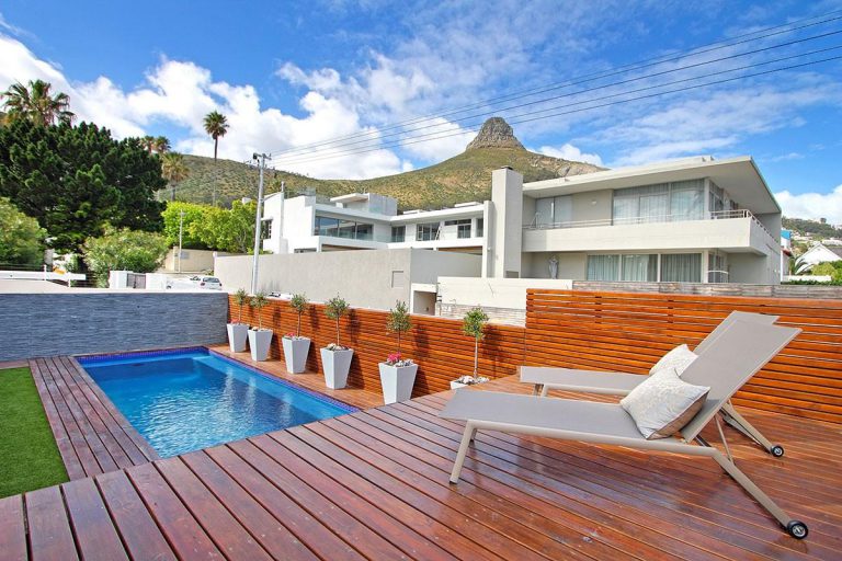Photo 2 of Francaise Villa accommodation in Fresnaye, Cape Town with 4 bedrooms and 4 bathrooms