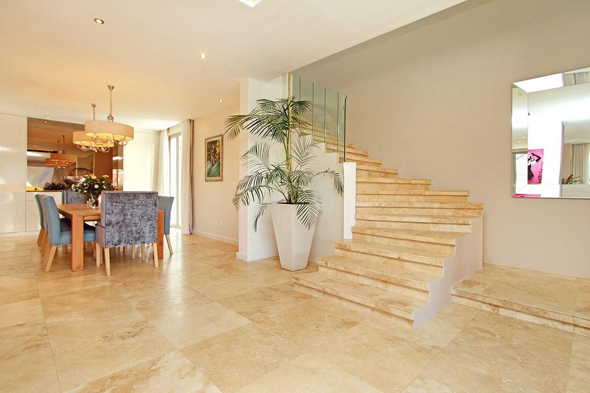 Photo 5 of Francaise Villa accommodation in Fresnaye, Cape Town with 4 bedrooms and 4 bathrooms
