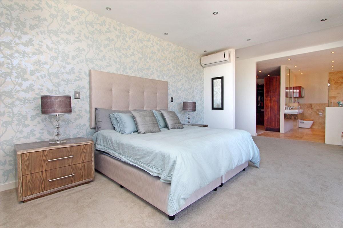 Photo 10 of Francaise Villa accommodation in Fresnaye, Cape Town with 4 bedrooms and 4 bathrooms