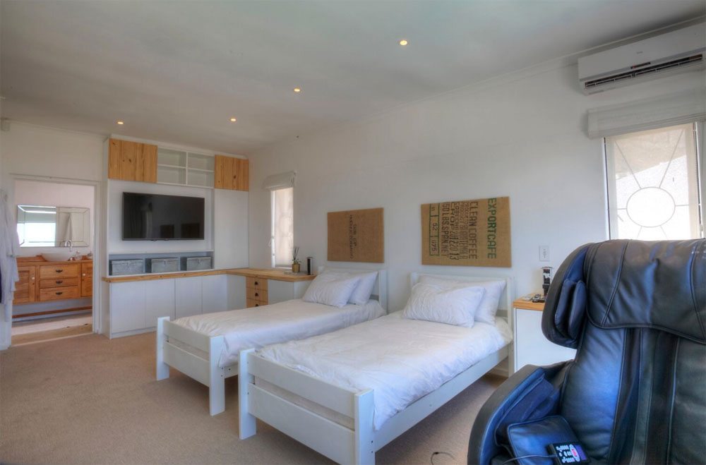 Photo 25 of Fresnaye Bordeaux accommodation in Fresnaye, Cape Town with 4 bedrooms and 4 bathrooms