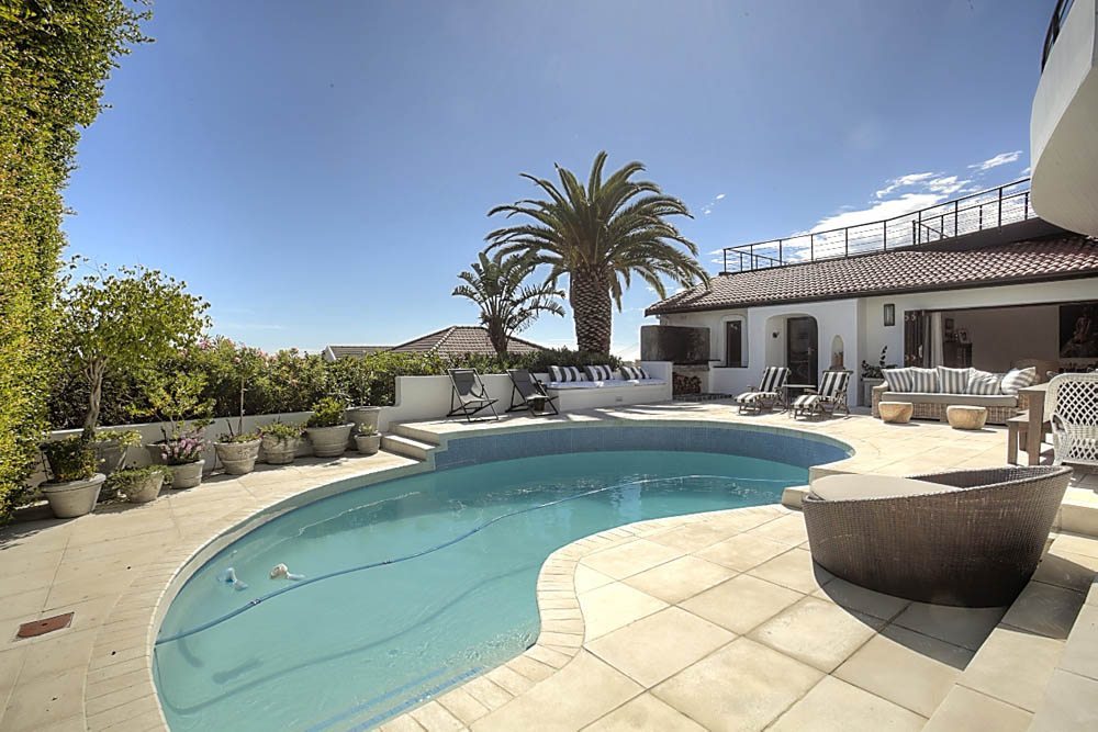 Photo 6 of Fresnaye Bordeaux accommodation in Fresnaye, Cape Town with 4 bedrooms and 4 bathrooms