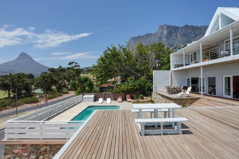 Photo 13 of Fulham House accommodation in Camps Bay, Cape Town with 2 bedrooms and 1.5 bathrooms