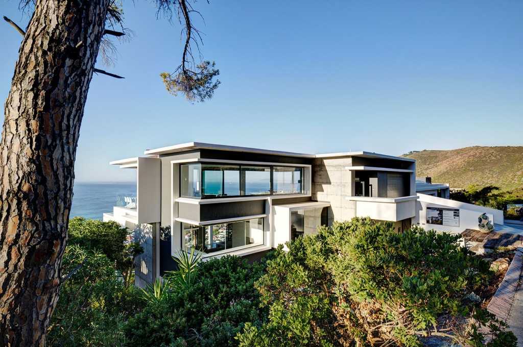 Photo 4 of Fynbos Villa accommodation in Bantry Bay, Cape Town with 4 bedrooms and 4 bathrooms