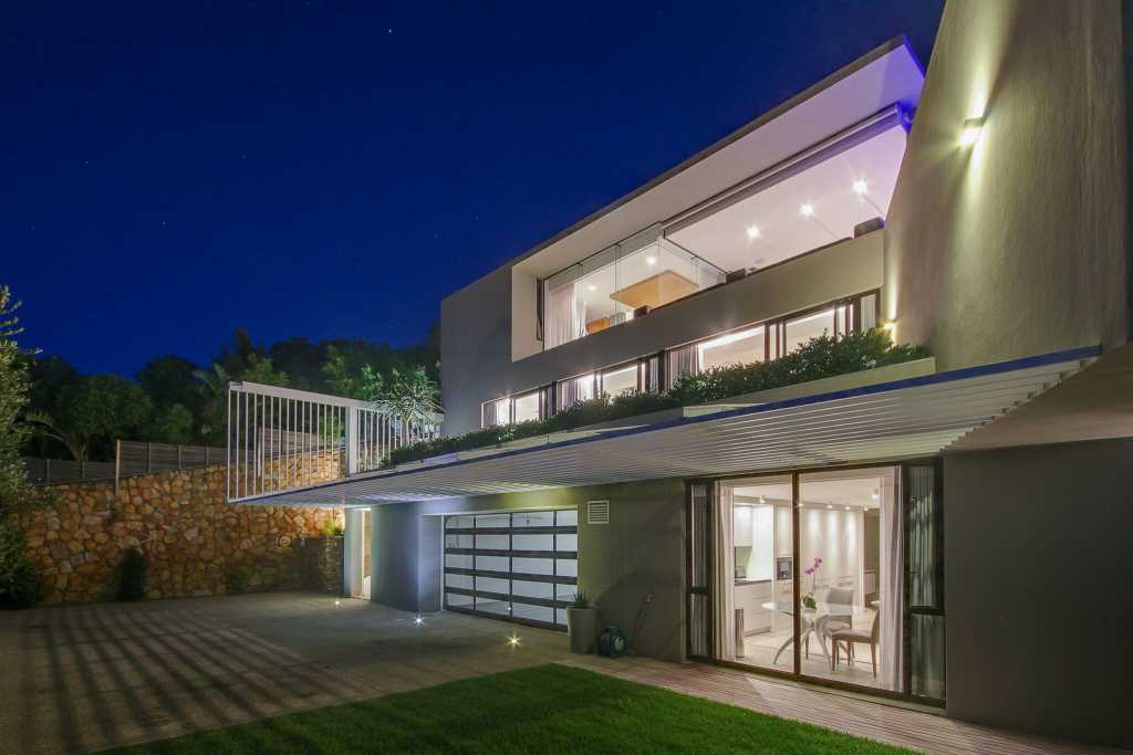 Photo 28 of Geneva Drive Villa accommodation in Camps Bay, Cape Town with 5 bedrooms and 5 bathrooms