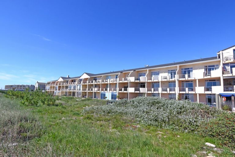 Photo 10 of Girlipico accommodation in Milnerton, Cape Town with 1 bedrooms and 1 bathrooms