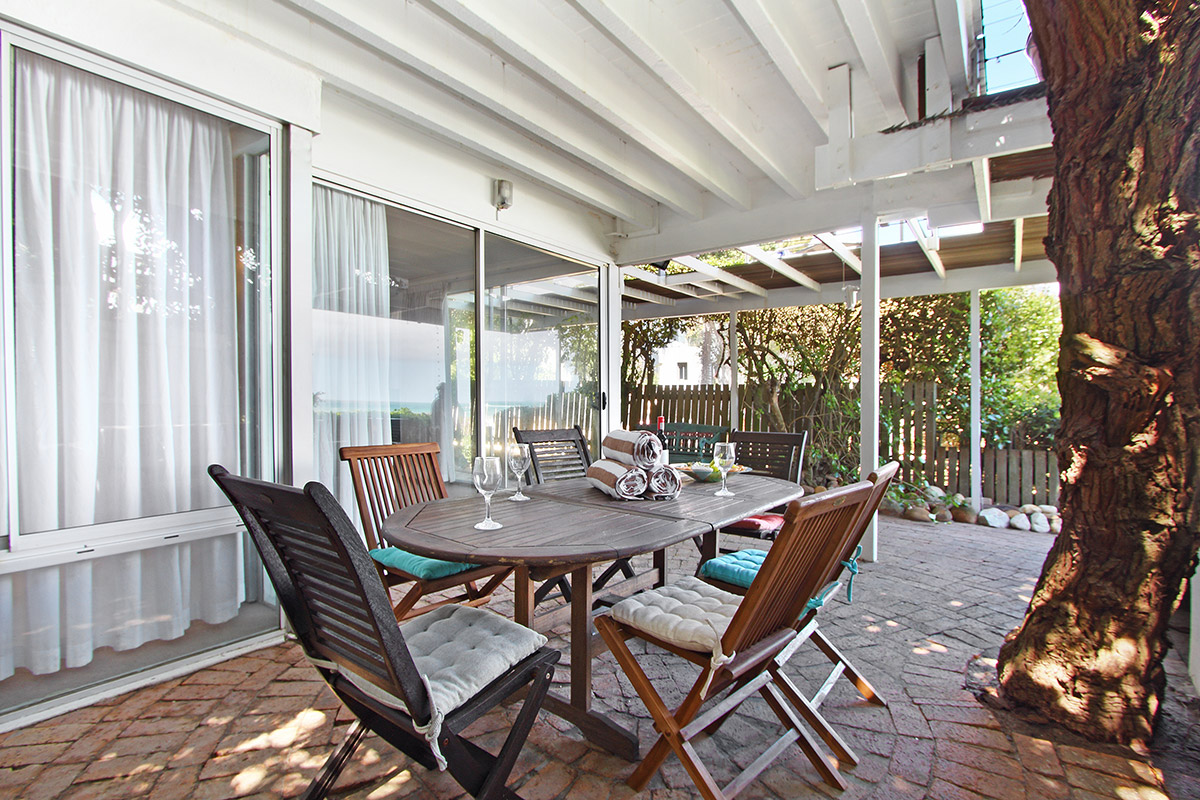 Photo 17 of Glen Beach Vista House Lower Unit accommodation in Camps Bay, Cape Town with 3 bedrooms and 2 bathrooms