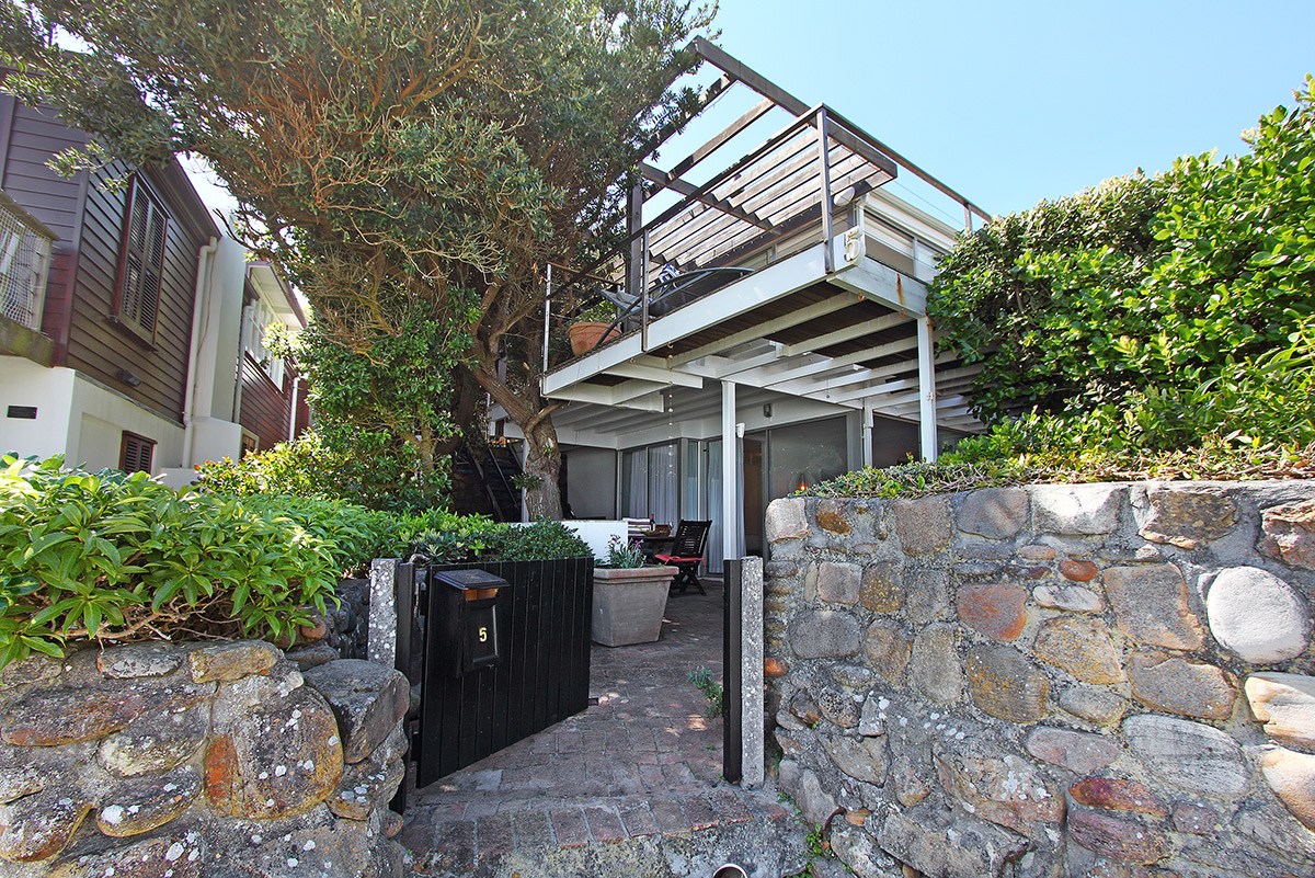 Photo 19 of Glen Beach Vista House Lower Unit accommodation in Camps Bay, Cape Town with 3 bedrooms and 2 bathrooms