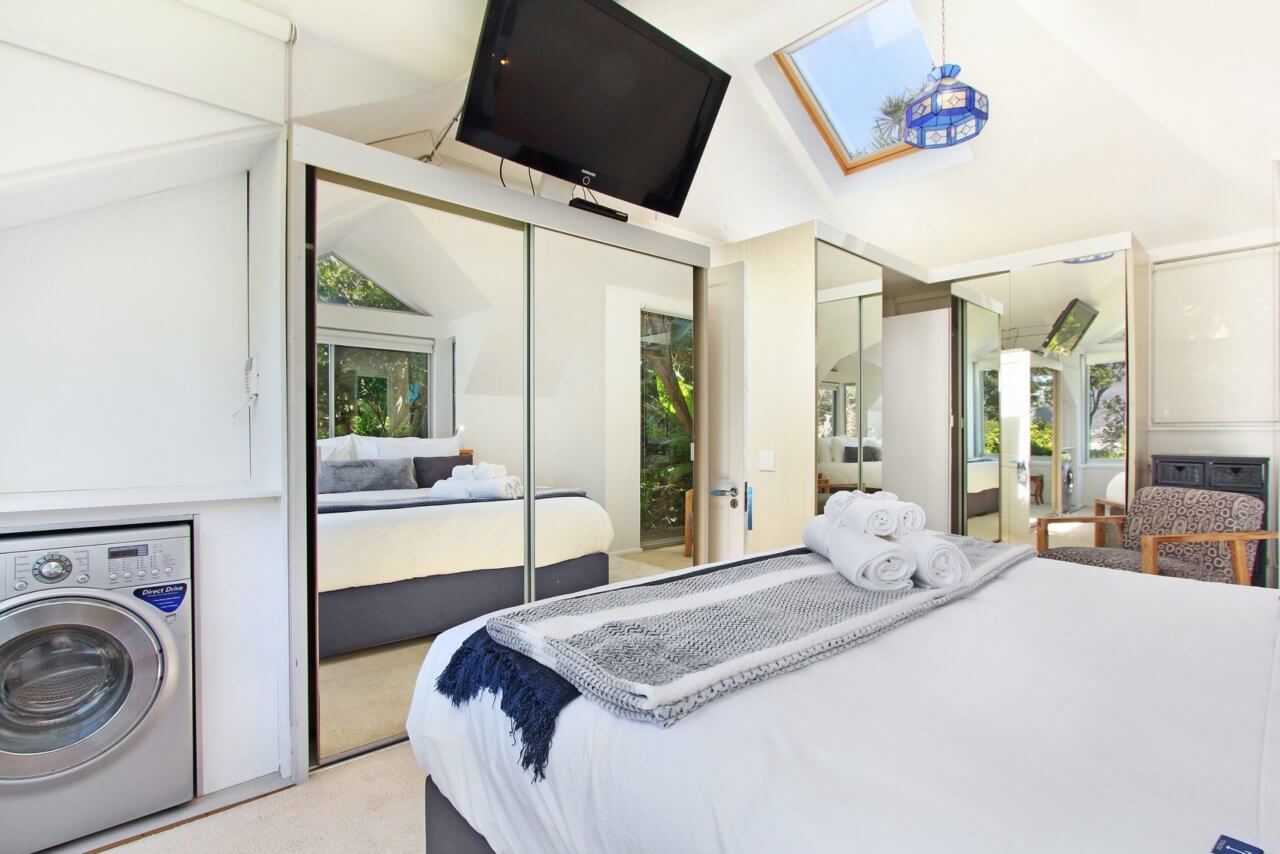 Photo 2 of Glen Beach Vista House Upper Unit accommodation in Camps Bay, Cape Town with 1 bedrooms and 1 bathrooms