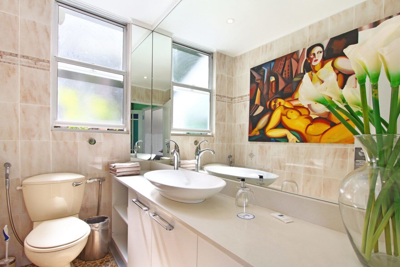 Photo 6 of Glen Beach Vista House Upper Unit accommodation in Camps Bay, Cape Town with 1 bedrooms and 1 bathrooms