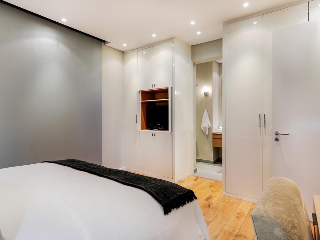 Photo 20 of Green Point Vista Views accommodation in Green Point, Cape Town with 3 bedrooms and 3 bathrooms