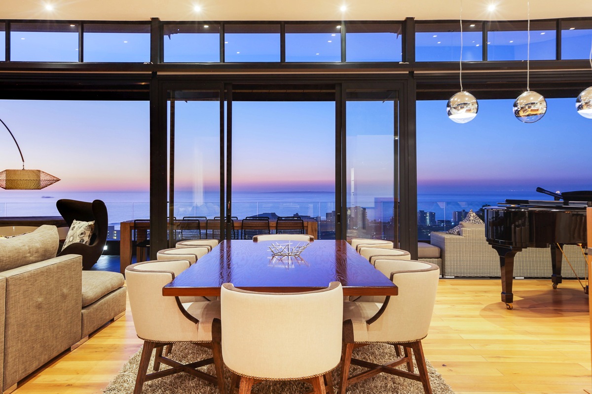 Photo 4 of Green Point Vistas accommodation in Green Point, Cape Town with 4 bedrooms and 4 bathrooms