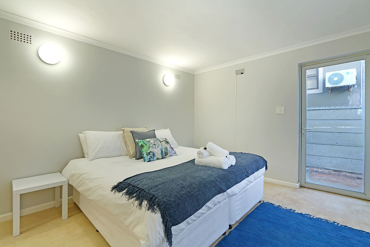Photo 5 of Gull Road Villa accommodation in Bloubergstrand, Cape Town with 4 bedrooms and 4 bathrooms