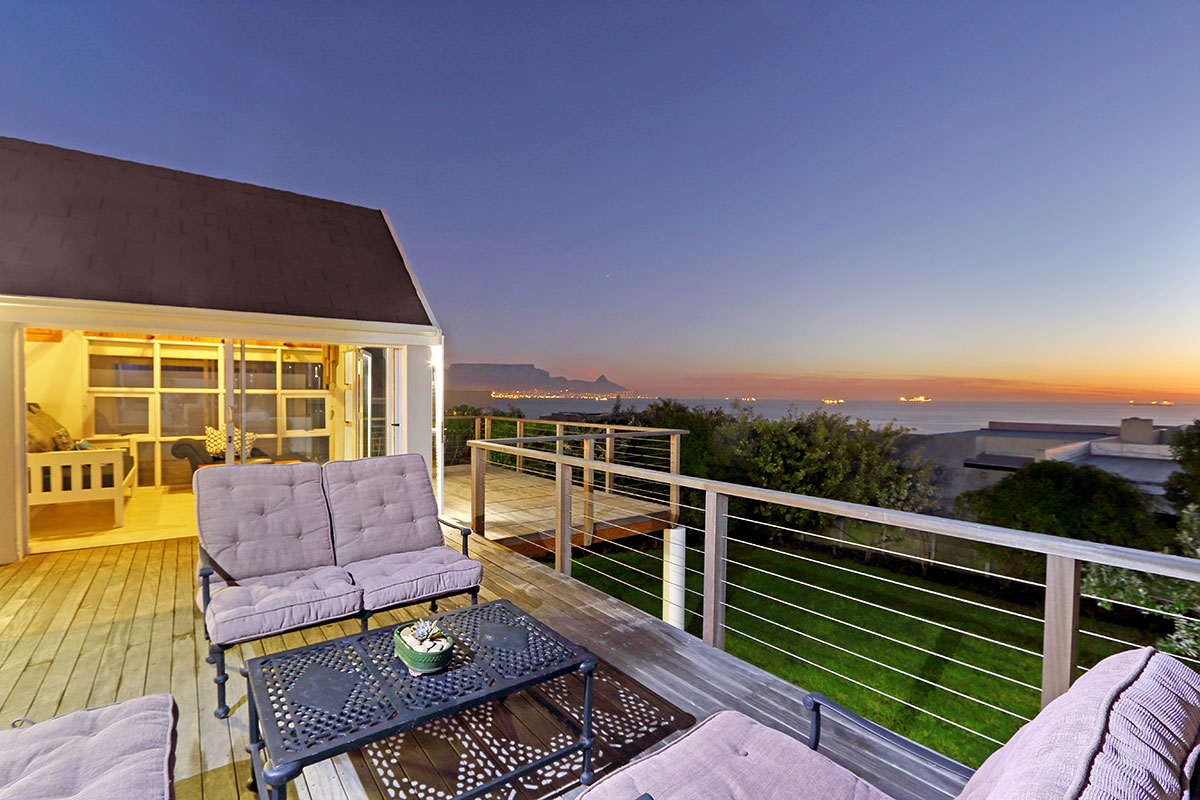 Photo 10 of Gull Road Villa accommodation in Bloubergstrand, Cape Town with 4 bedrooms and 4 bathrooms