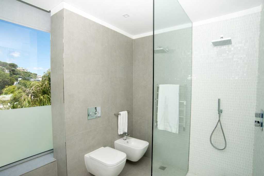 Photo 11 of Habrok accommodation in Camps Bay, Cape Town with 4 bedrooms and 4 bathrooms